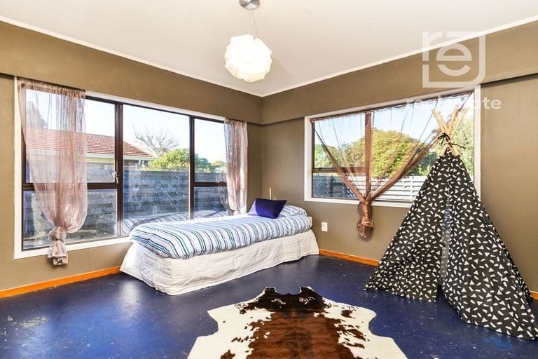 Photo of property in 18 Walter Strevens Drive, Conifer Grove, Takanini, 2112