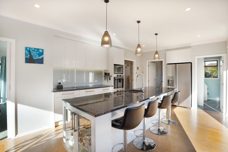 Photo of property in 51 Oxford Street, Tawa, Wellington, 5028