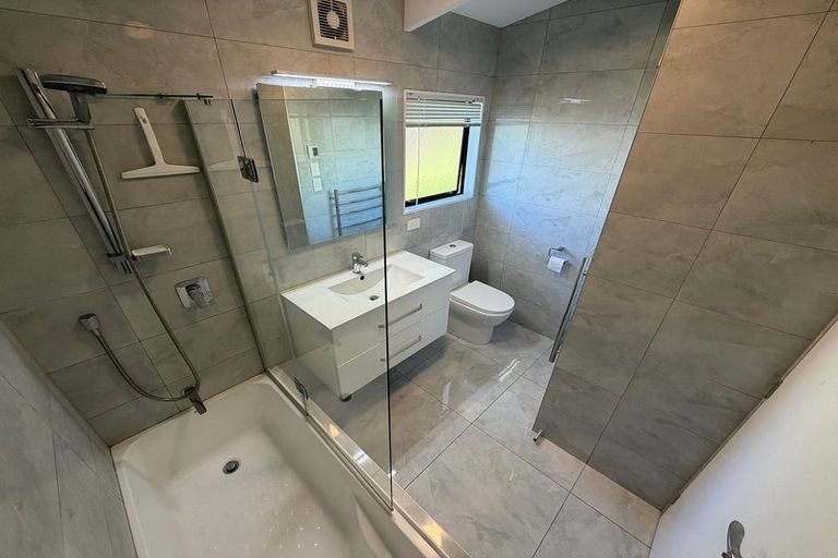 Photo of property in 5 Kearney Place, Massey, Auckland, 0614