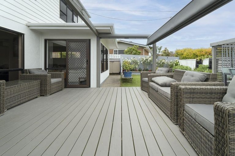 Photo of property in 14 Ronald Woolf Place, Churton Park, Wellington, 6037