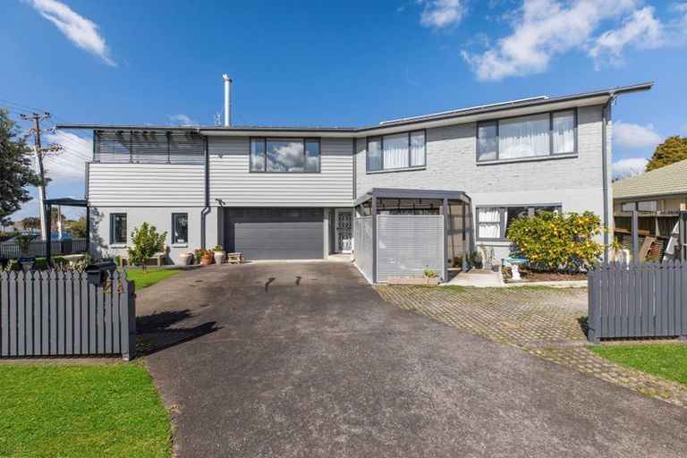 Photo of property in 2a Redwood Drive, Massey, Auckland, 0614