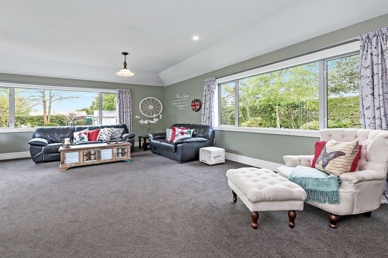 Photo of property in 8 Cross Street, Coalgate, 7673