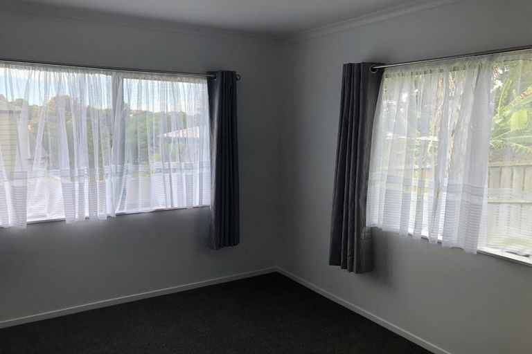 Photo of property in 12a Midgley Road, West Harbour, Auckland, 0618