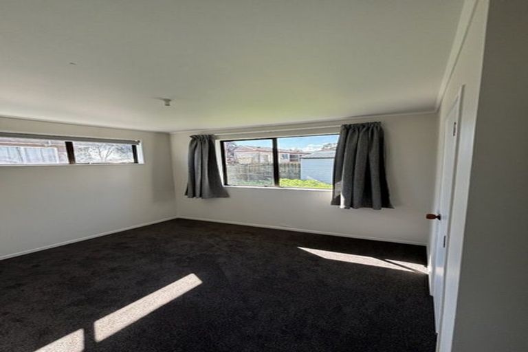 Photo of property in 2/9 Sparrow Place, Weymouth, Auckland, 2103