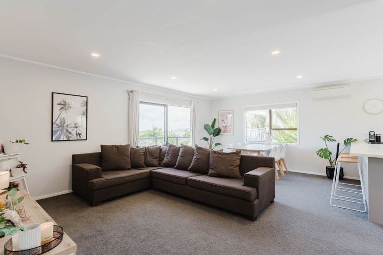 Photo of property in 7 John Dee Crescent, Red Beach, 0932