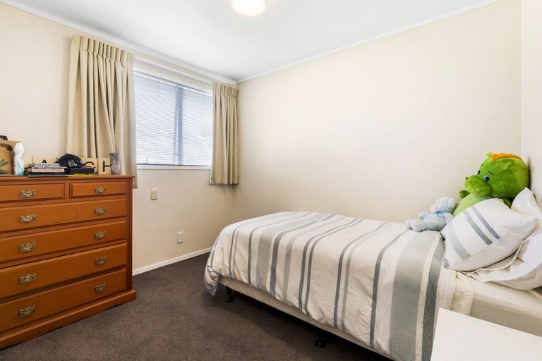 Photo of property in 18 Leatham Crescent, Opaheke, Papakura, 2113