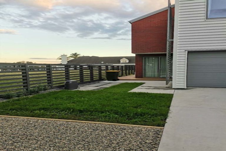 Photo of property in 3 Yellow Pear Lane, Karaka, 2578