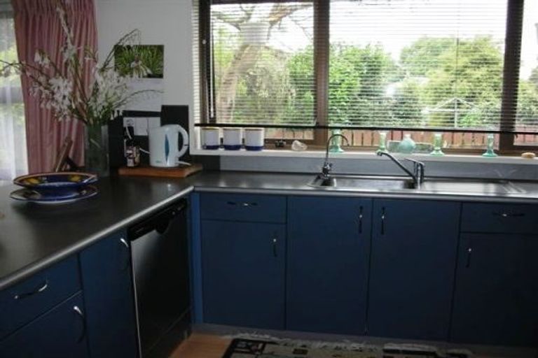 Photo of property in 2/17 Diorella Drive, Clover Park, Auckland, 2019