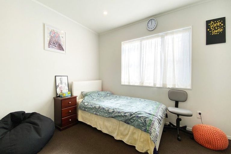 Photo of property in 60 De Quincey Terrace, Highland Park, Auckland, 2010
