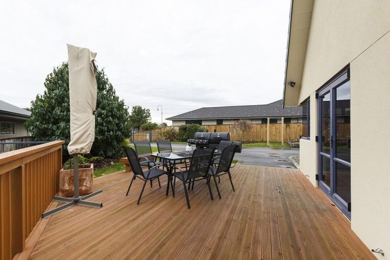 Photo of property in 7 La Lena Grove, Fitzherbert, Palmerston North, 4410
