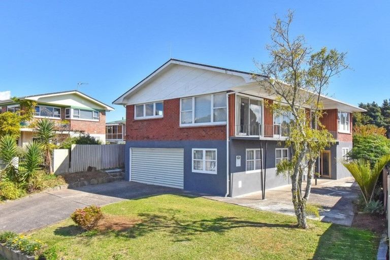 Photo of property in 2 Kahurangi Place, Hillpark, Auckland, 2102
