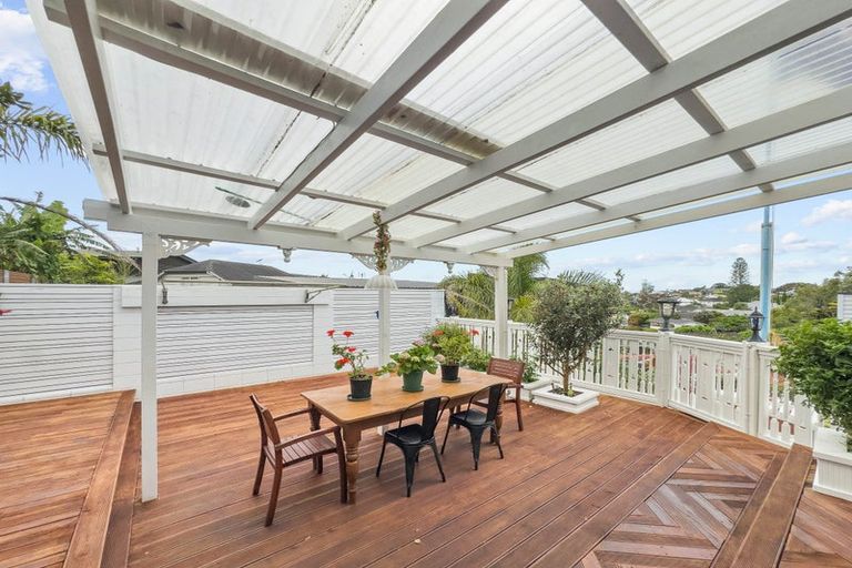 Photo of property in 73c East Coast Road, Castor Bay, Auckland, 0620