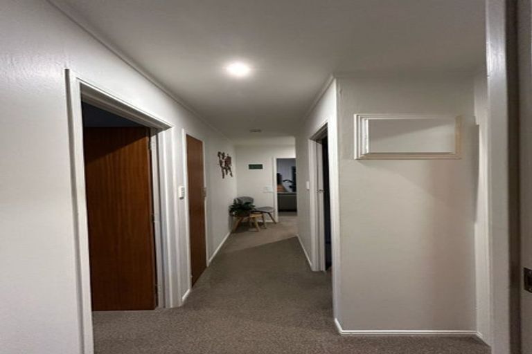 Photo of property in 37 West Lynn Road, Titirangi, Auckland, 0604