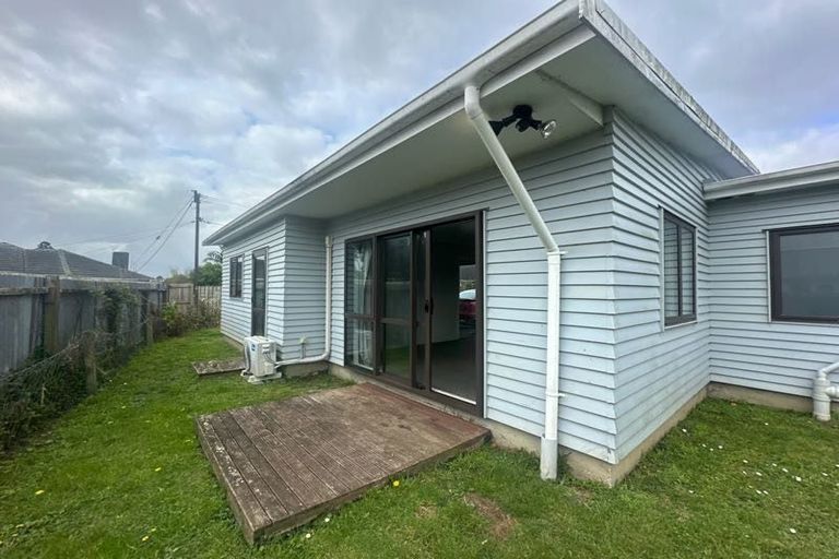 Photo of property in 19 Barrys Road, Glendene, Auckland, 0602