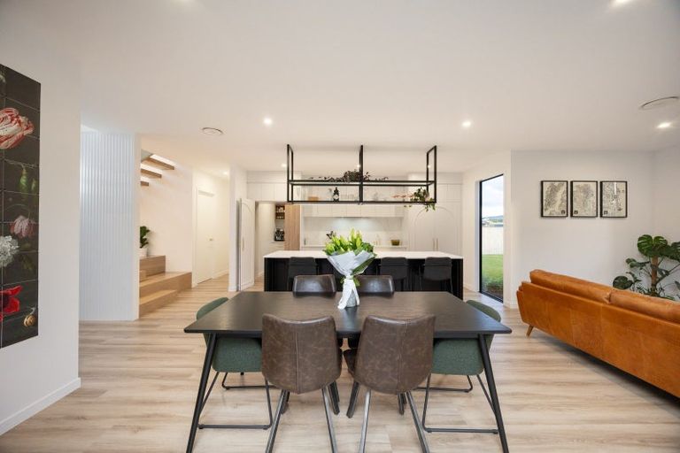 Photo of property in 5 Edenmore Terrace, Fitzherbert, Palmerston North, 4410