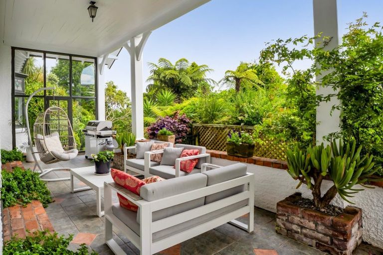 Photo of property in 18 Ridge Lane, New Plymouth, 4310