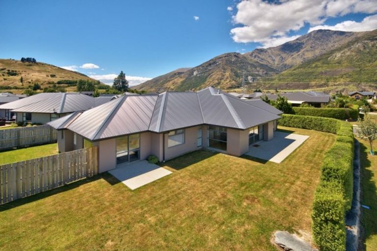 Photo of property in 1 Cone Peak Close, Lake Hayes, Queenstown, 9304
