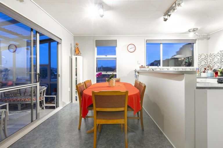 Photo of property in 44 View Road, Titahi Bay, Porirua, 5022