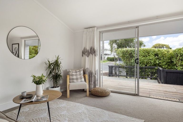 Photo of property in 1/9 Evan Street, Belmont, Auckland, 0622