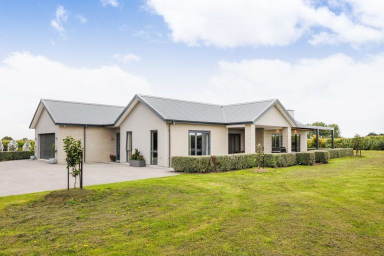 Photo of property in 581 Lethbridge Road, Halcombe, Feilding, 4775