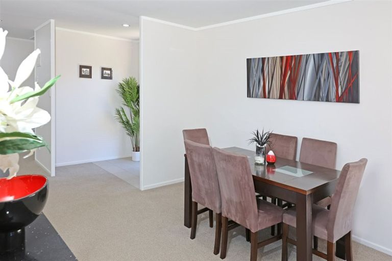Photo of property in 14 Chesterton Terrace, Henderson, Auckland, 0612