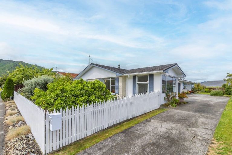 Photo of property in 36 Sylvan Avenue, Waikanae, 5036