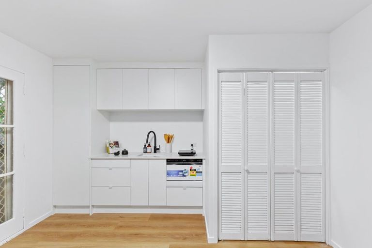 Photo of property in 74 Waimumu Road, Massey, Auckland, 0614