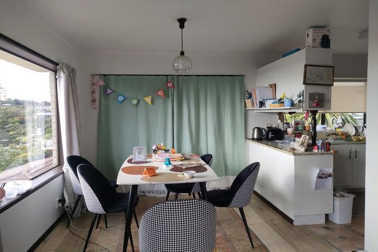 Photo of property in 2/108 Arran Road, Browns Bay, Auckland, 0630