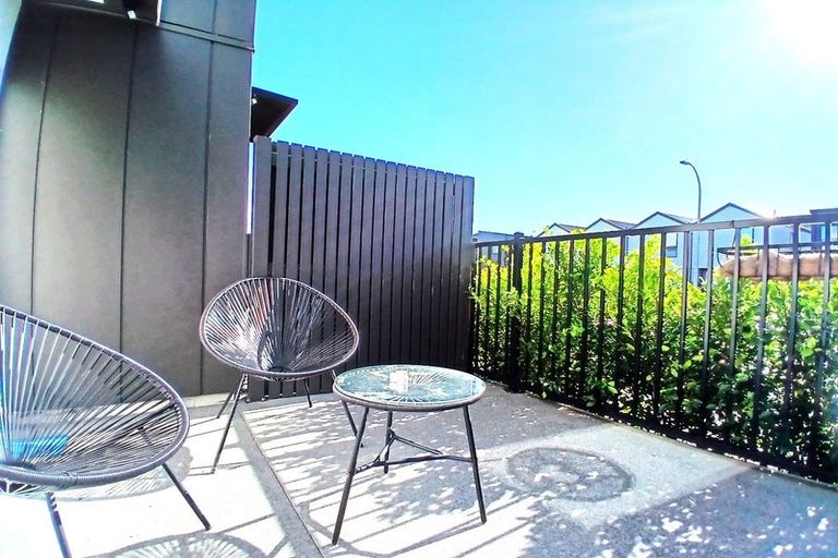 Photo of property in 43 Cessna Crescent, Mangere, Auckland, 2022