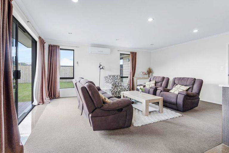 Photo of property in 64 Sirius Crescent, Rototuna North, Hamilton, 3210