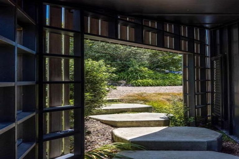 Photo of property in 70 Queens Drive, Oneroa, Waiheke Island, 1081