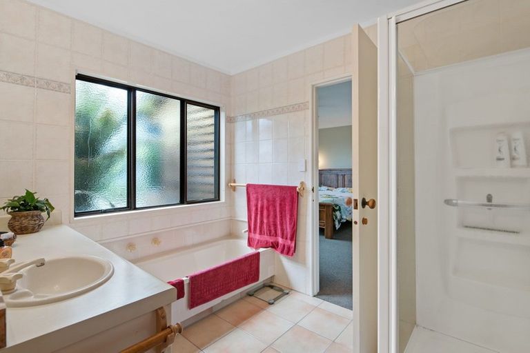 Photo of property in 4 Waikareao Way, Brookfield, Tauranga, 3110