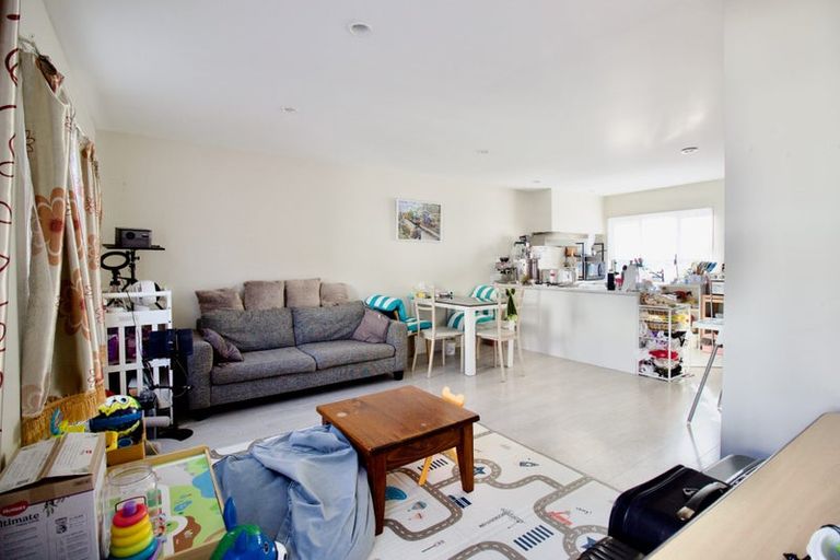 Photo of property in Lynn Park Terrace, 23/12 Ambrico Place, New Lynn, Auckland, 0600