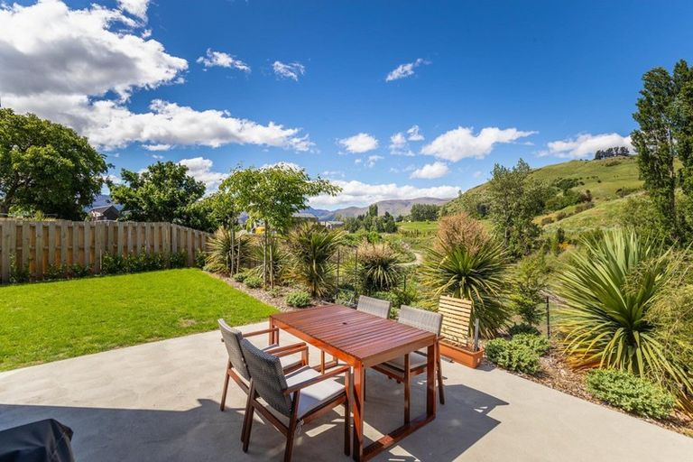 Photo of property in 41 Red Cottage Drive, Lake Hayes, Queenstown, 9304