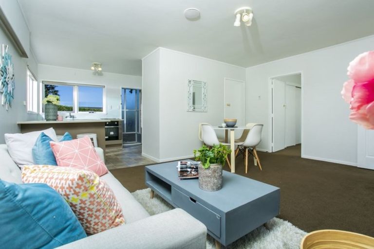 Photo of property in 1/9 Brunton Place, Glenfield, Auckland, 0629