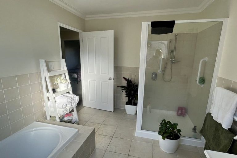 Photo of property in 179 Lakeside Drive, Orewa, 0931