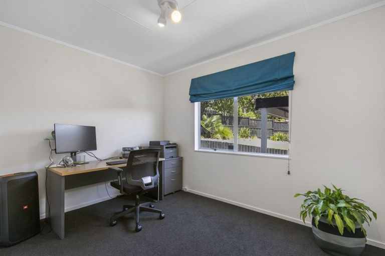Photo of property in 15 Dalwhinnie Parade, Highland Park, Auckland, 2010