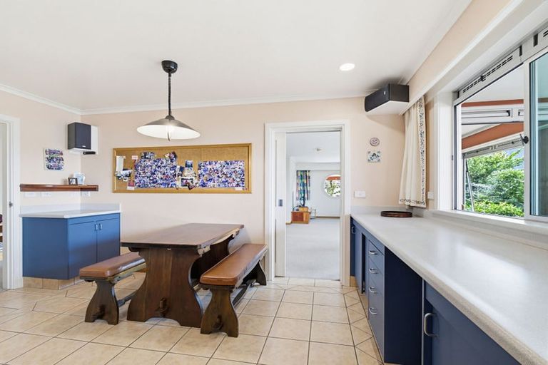 Photo of property in 25 Barraud Place, Pukehangi, Rotorua, 3015