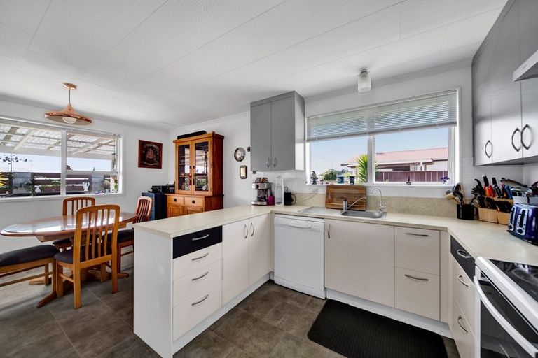 Photo of property in 17 Mace Street, Waitara, 4320