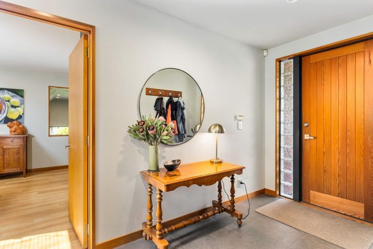 Photo of property in 2 Emerald Lane, Cashmere, Christchurch, 8022