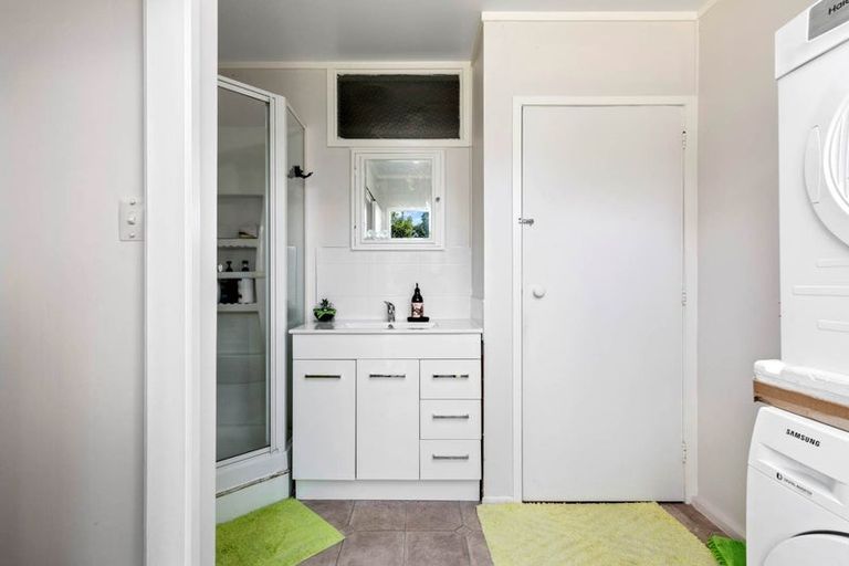 Photo of property in 43 Girrahween Drive, Totara Vale, Auckland, 0629