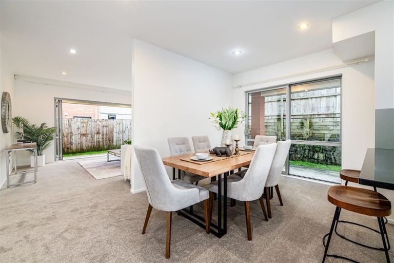 Photo of property in 17 Midhurst Avenue, Henderson, Auckland, 0612