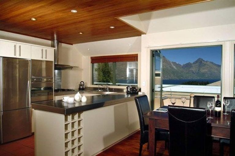 Photo of property in 6a Kent Street, Queenstown, 9300