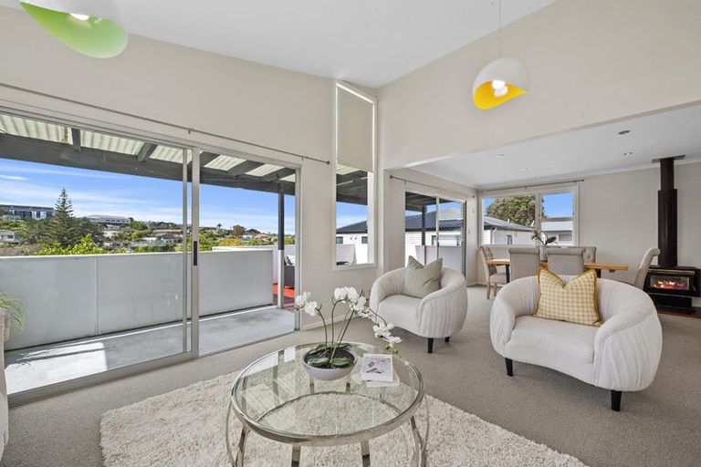 Photo of property in 1/52 Beulah Avenue, Rothesay Bay, Auckland, 0630