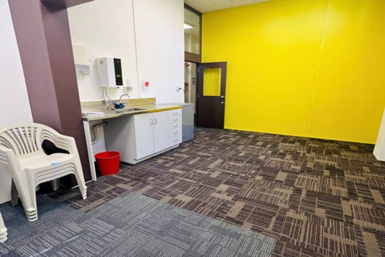 Photo of property in 350b Great South Road, Opaheke, Papakura, 2113