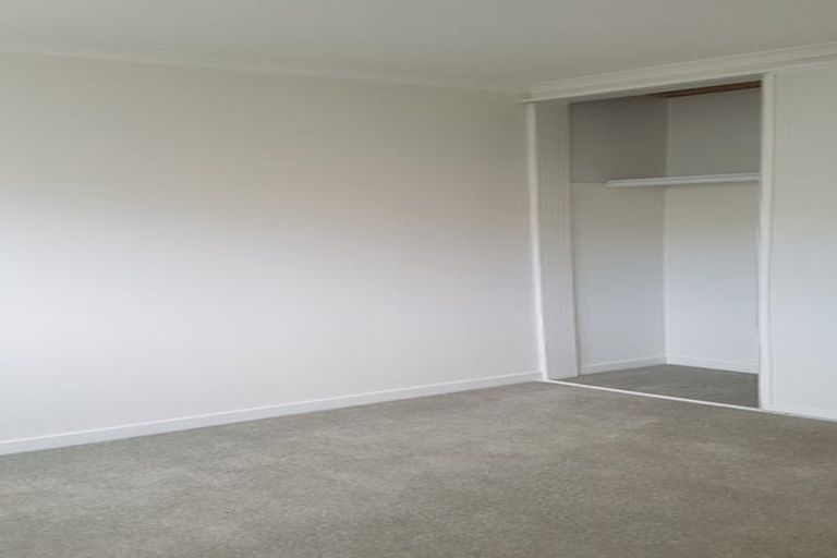 Photo of property in 56 Goldfinch Rise, Unsworth Heights, Auckland, 0632