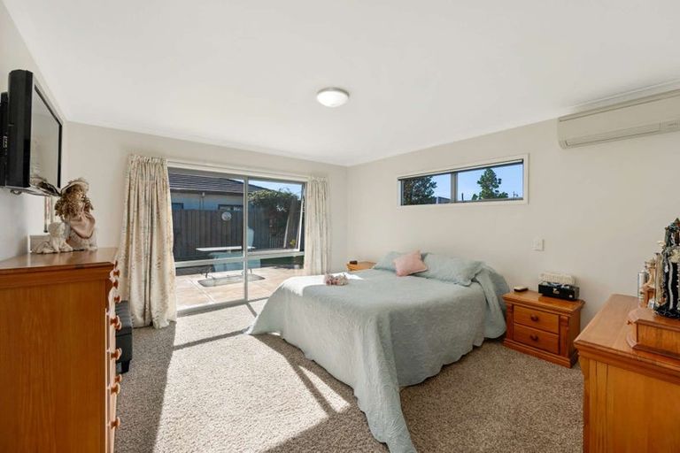 Photo of property in 76 Orotu Drive, Poraiti, Napier, 4112