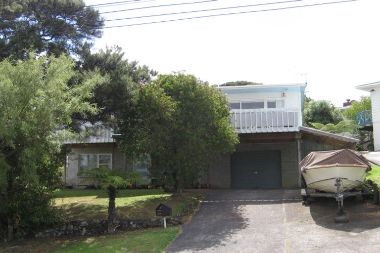 Photo of property in 39 Neptune Avenue, Beach Haven, Auckland, 0626