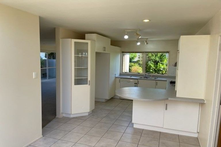 Photo of property in 8b Fenwick Avenue, Milford, Auckland, 0620