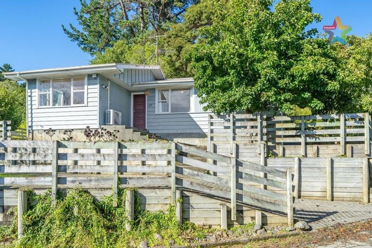 Photo of property in 29 Thomson Grove, Stokes Valley, Lower Hutt, 5019